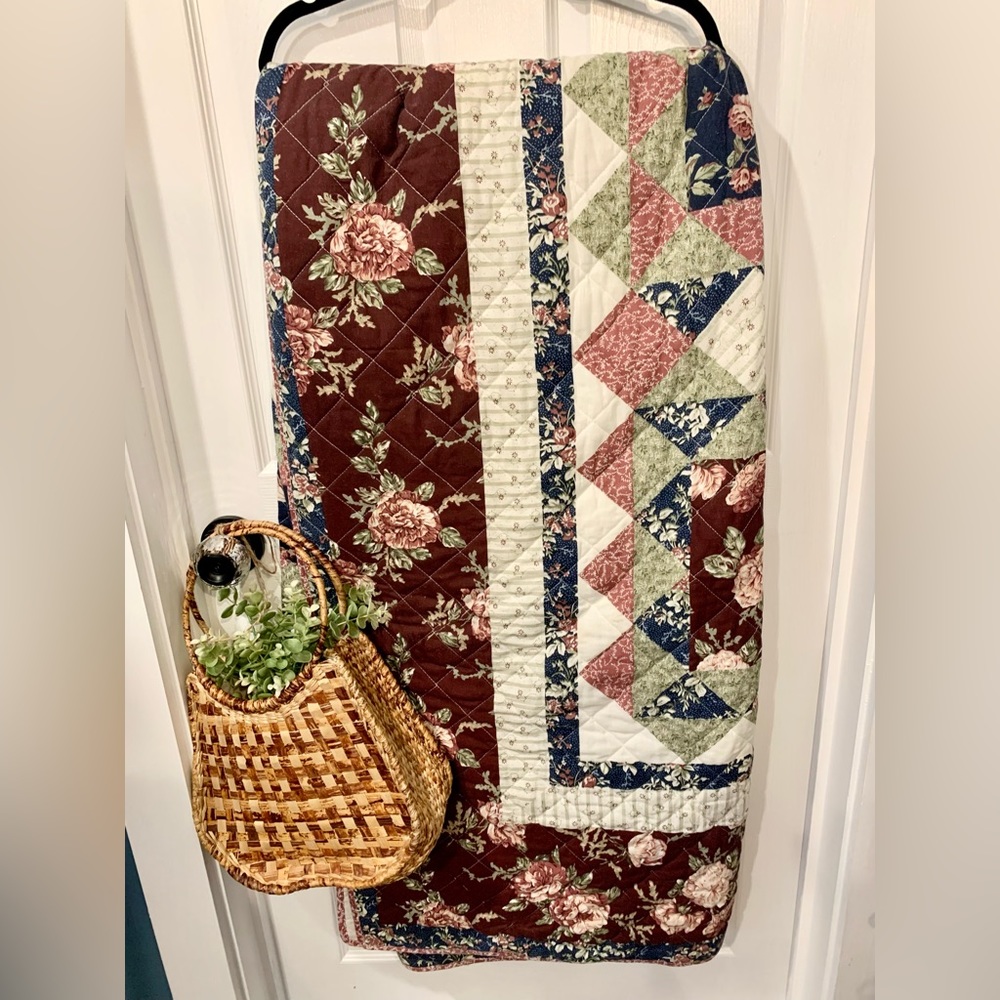 Queen Size Quilt, Rose Pattern